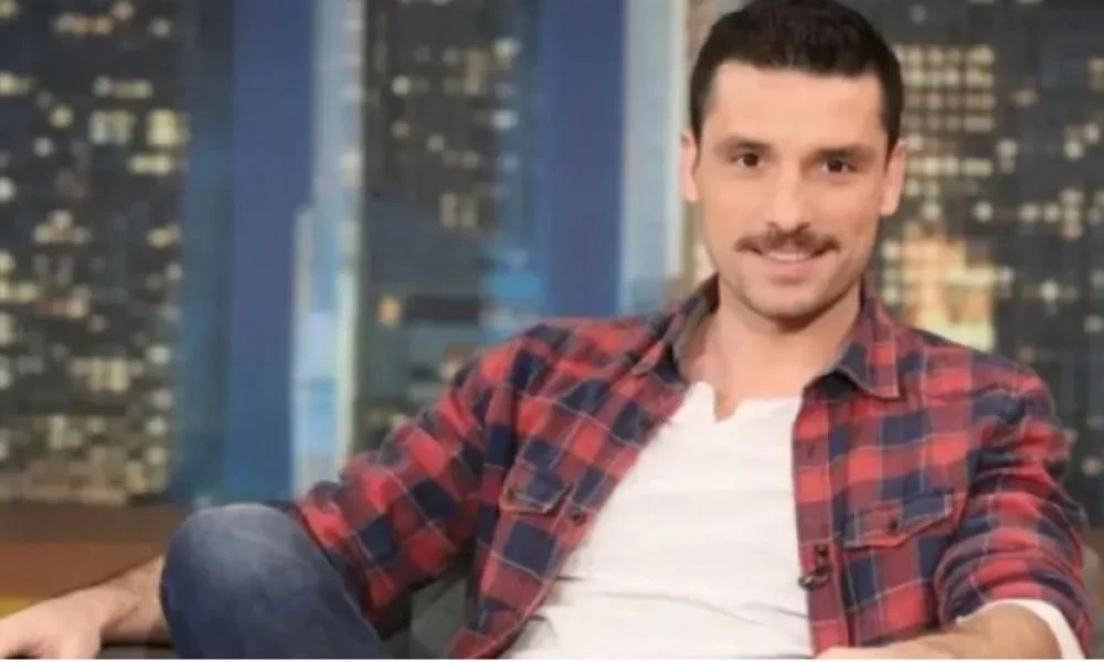 Οι πλάκες "πληρώνονται" αναλόγως: Συνελήφθη ο ηθοποιός Σπύρος Χατζηαγγελάκης για διασπορά ψευδών ειδήσεων